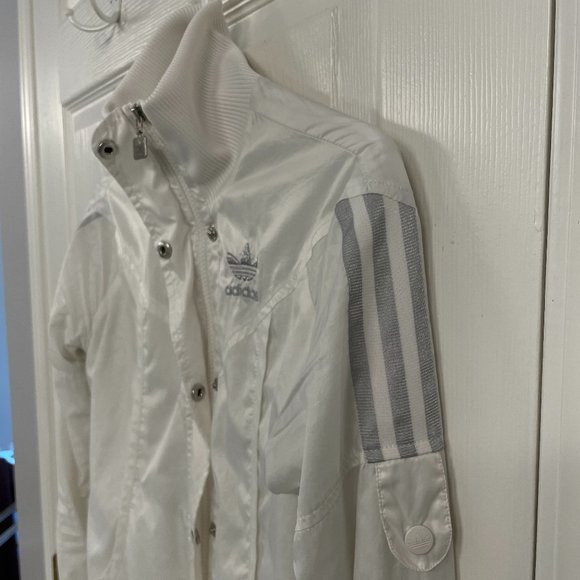 Adidas women's white 3-stripes jacket with holographic logo print - Picture 4 of 10